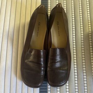 Anne Klein Textured Brown Flats/loafers